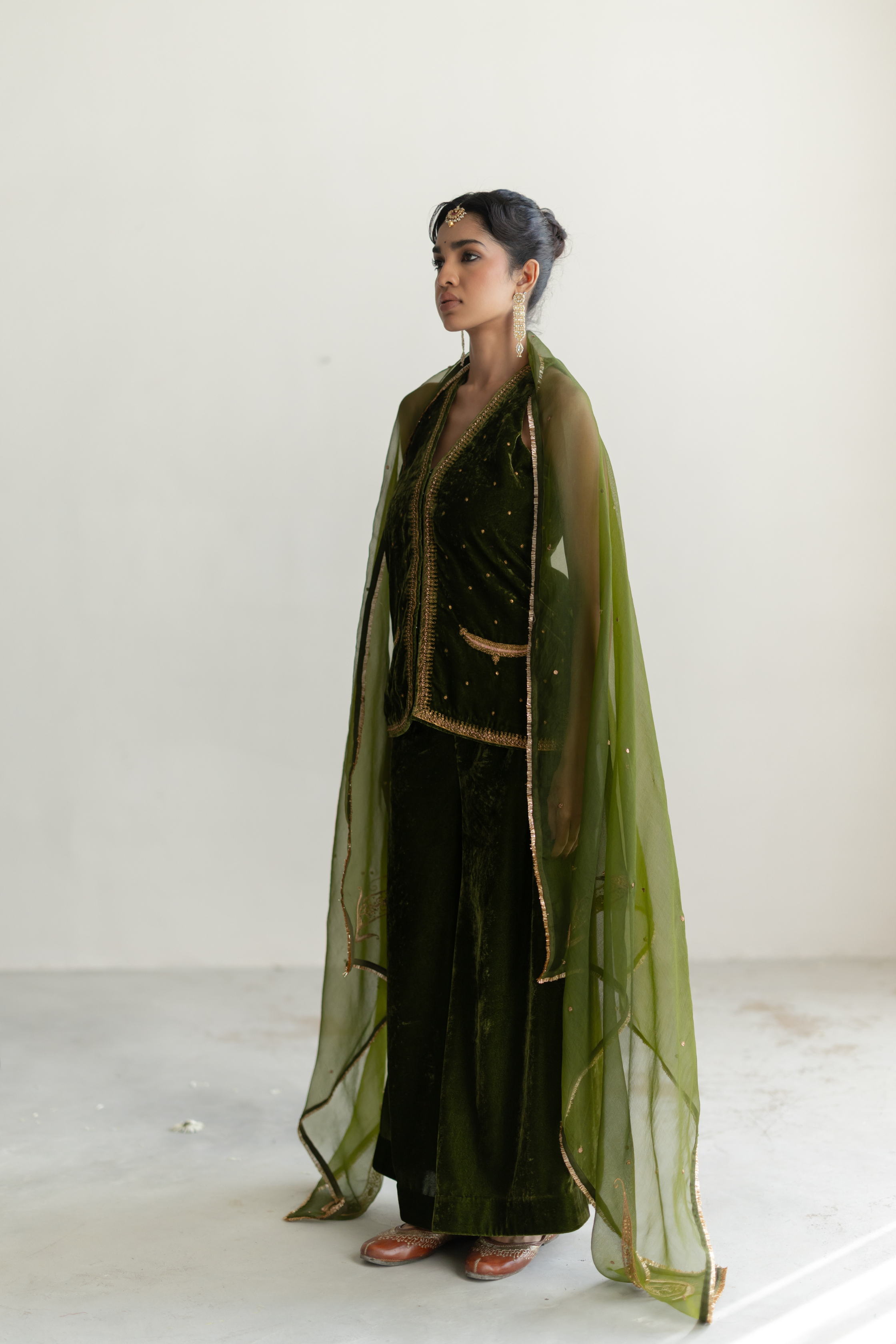 Olive Saanjh Gharara with Ambi Odhani