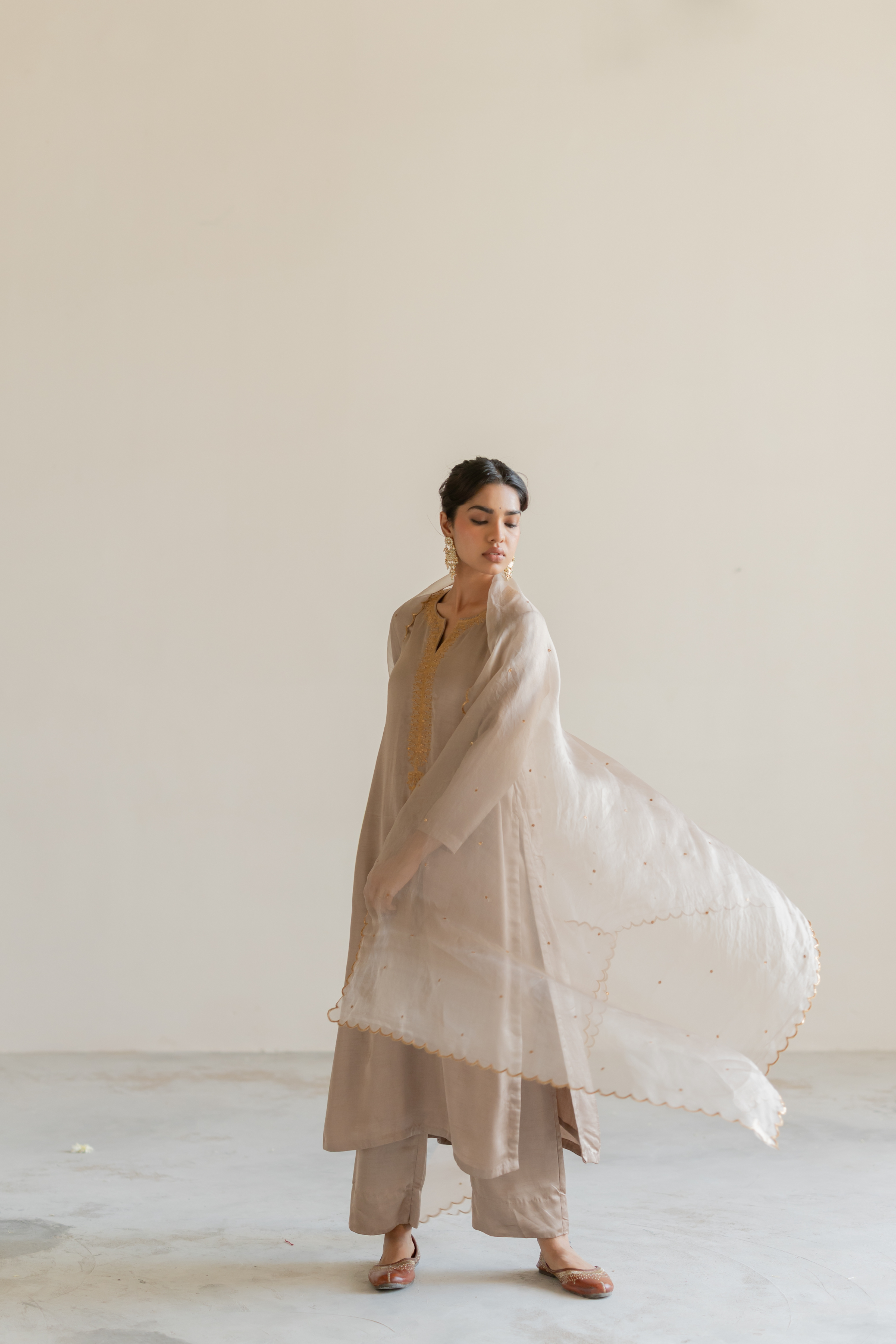 Grey ambar kurta with Sitara Odhani
