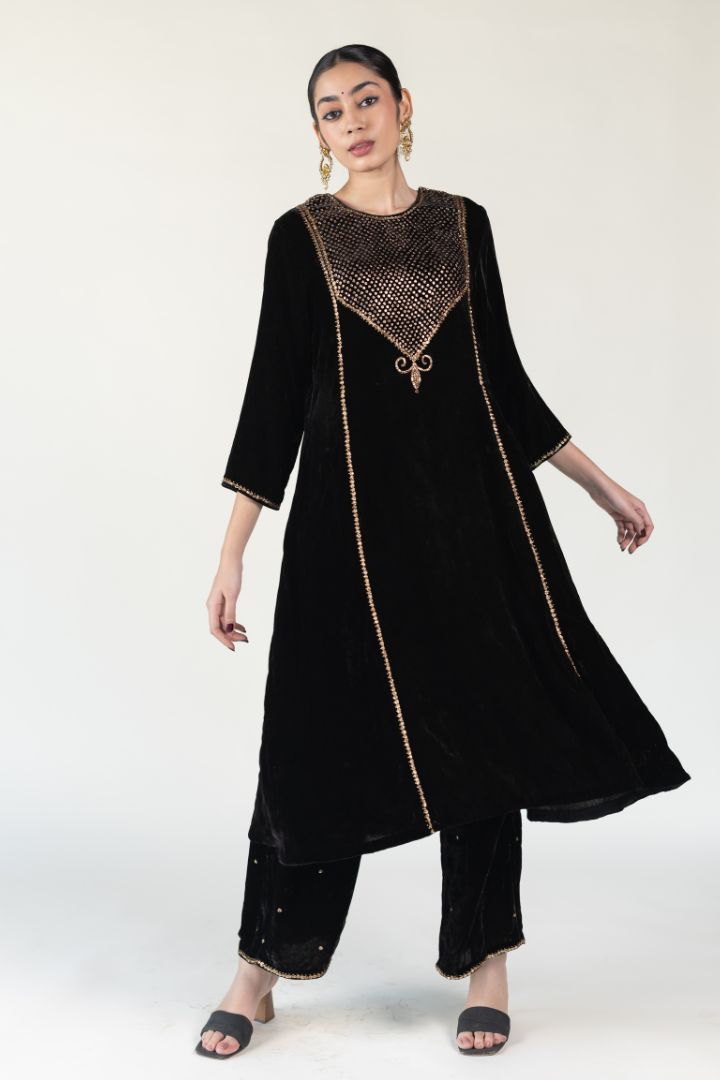 Black Velvet Firdaus Abho Set With Chaand Odhani