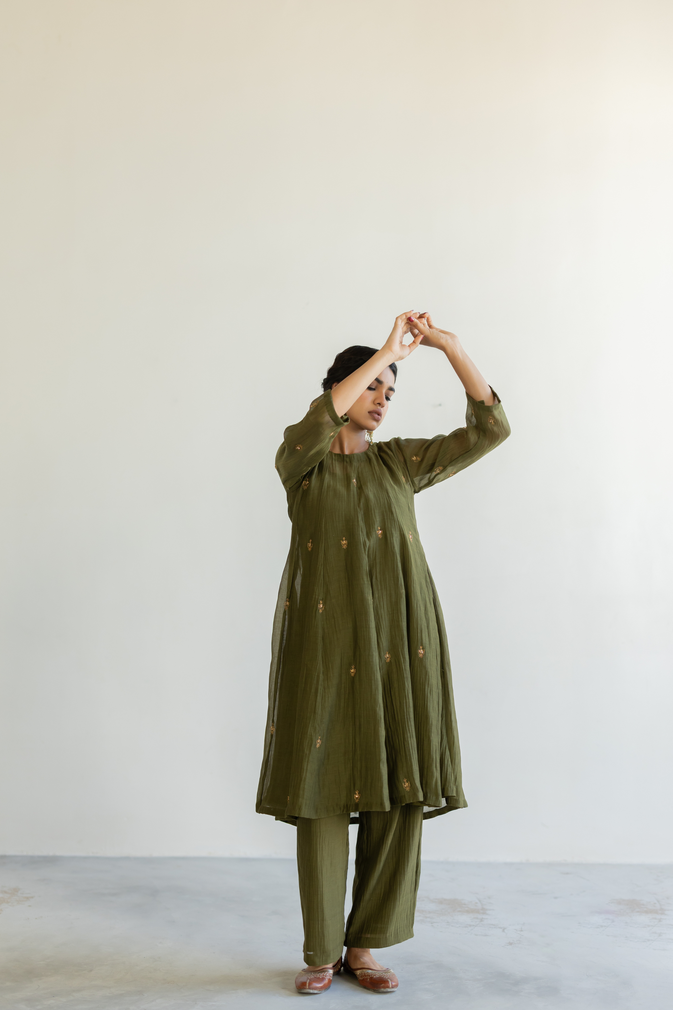 Olive Taar Kurta Set