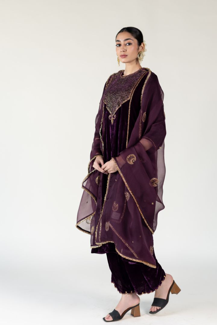 Aubergine Firdaus Abho Set With Chaand Odhani
