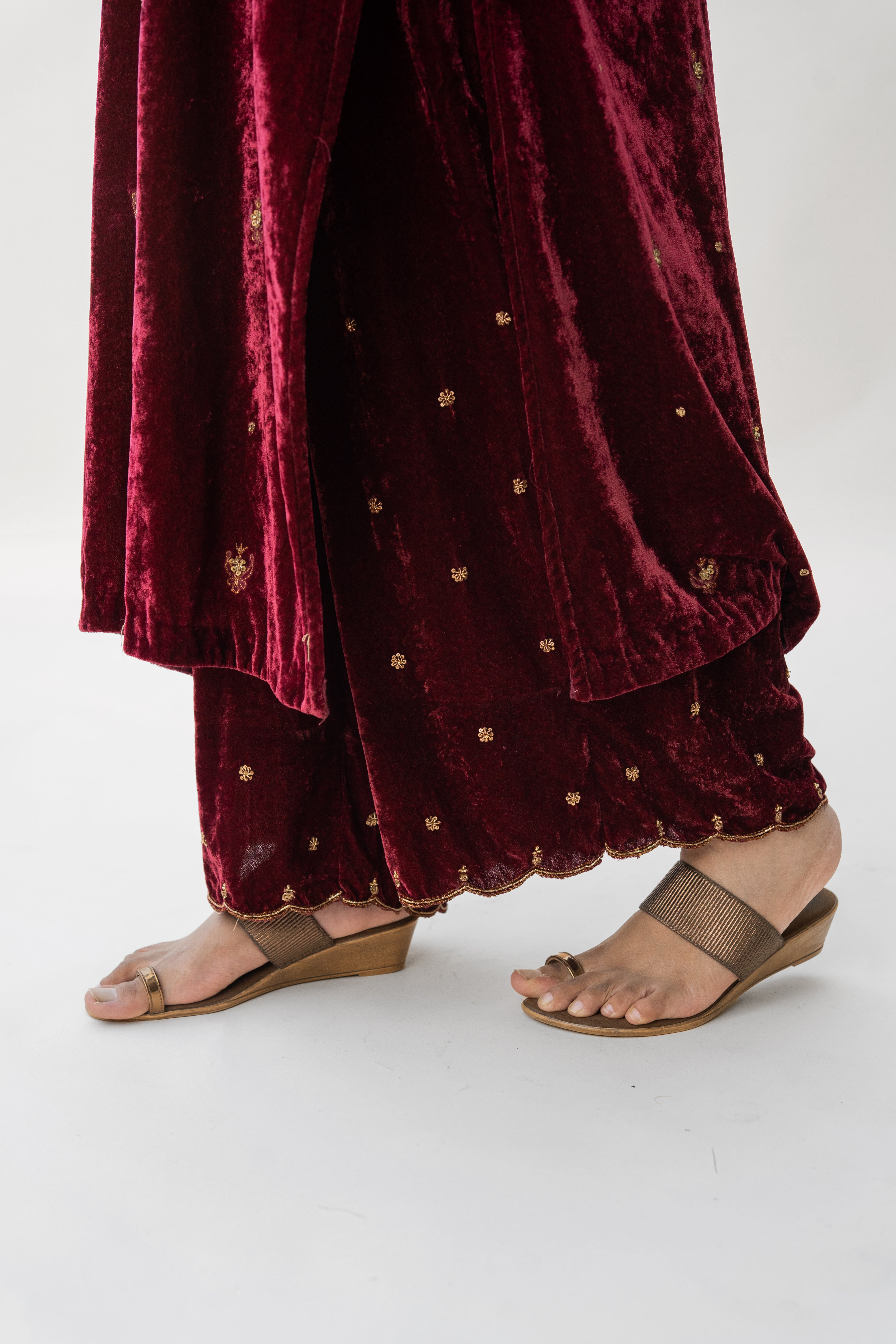 Noorah Velvet Kurta Set (set of 2)