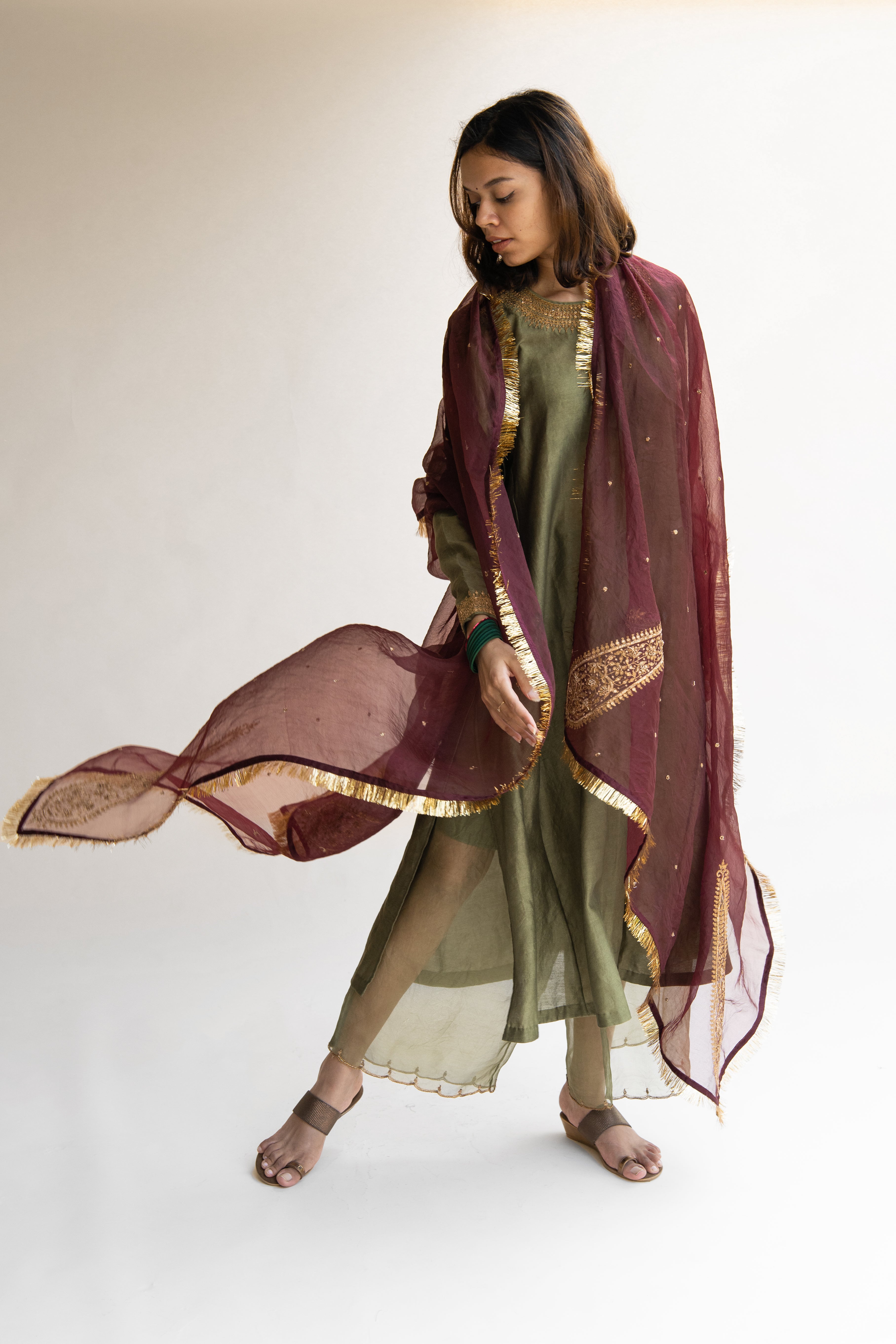 Maroon Ambi Sitara Odhani