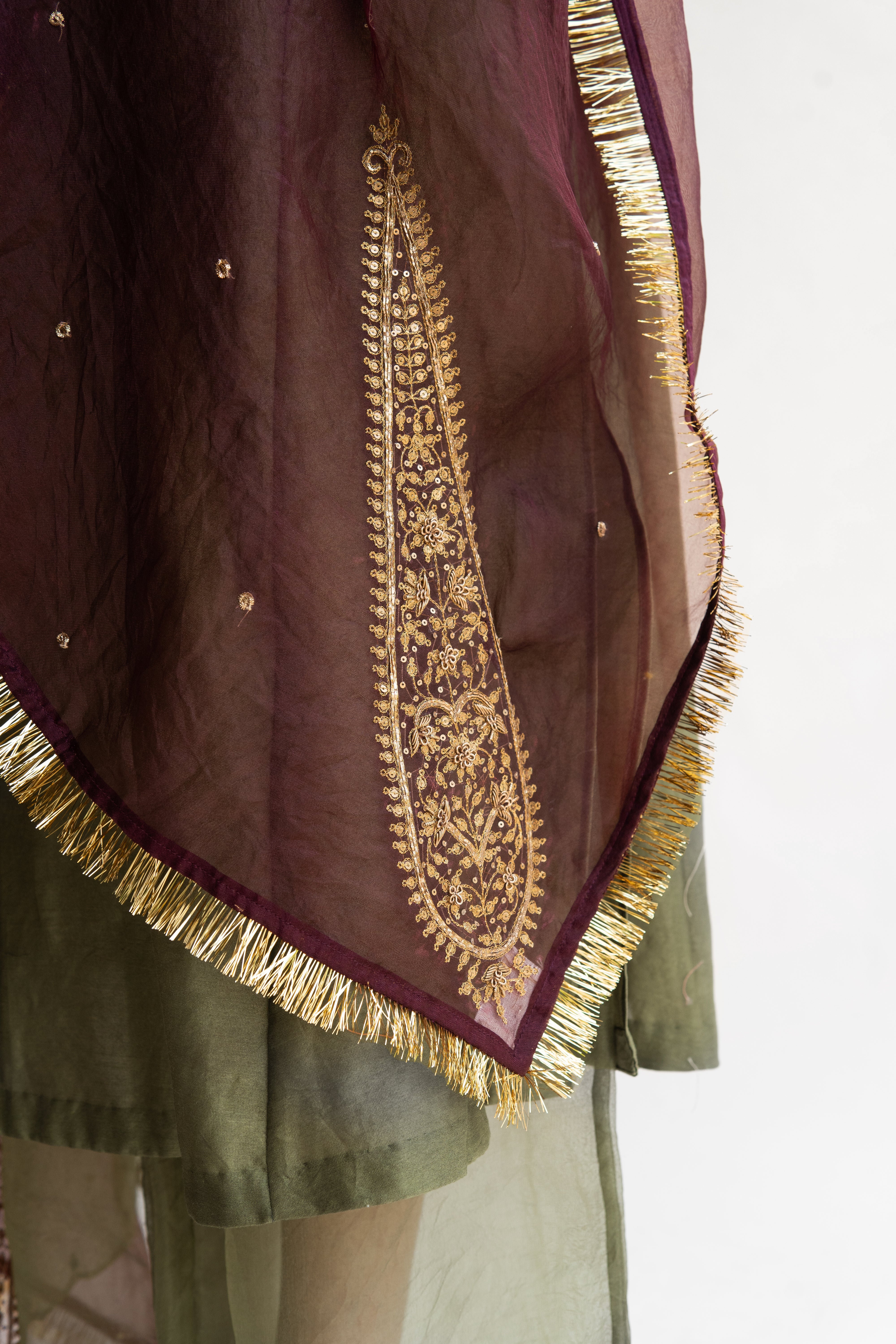 Maroon Ambi Sitara Odhani