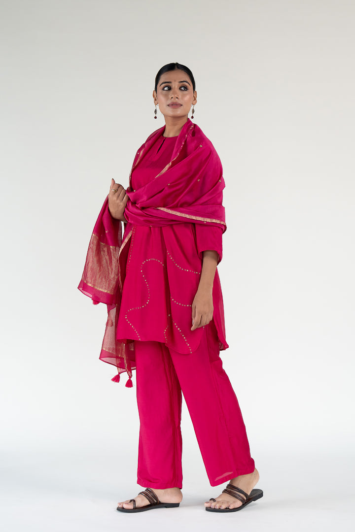 Rani Pink Ayra Odhani
