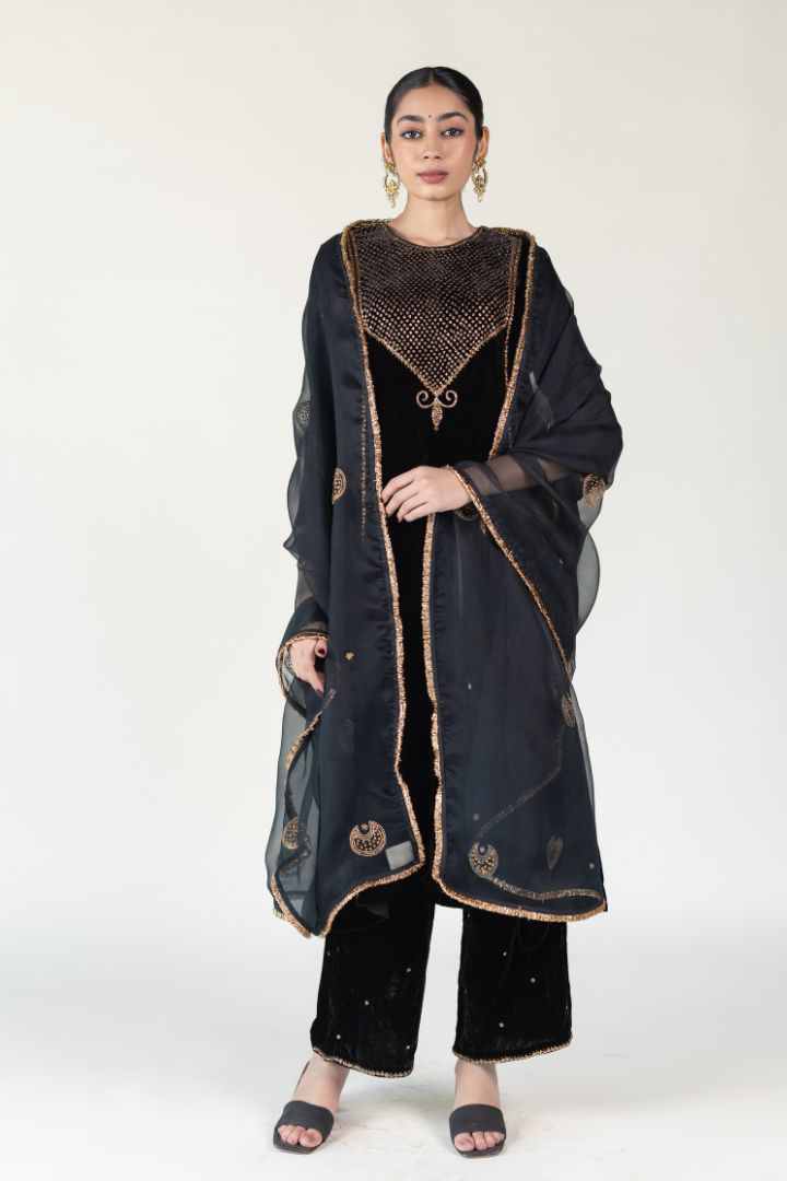 Black Velvet Firdaus Abho Set With Chaand Odhani