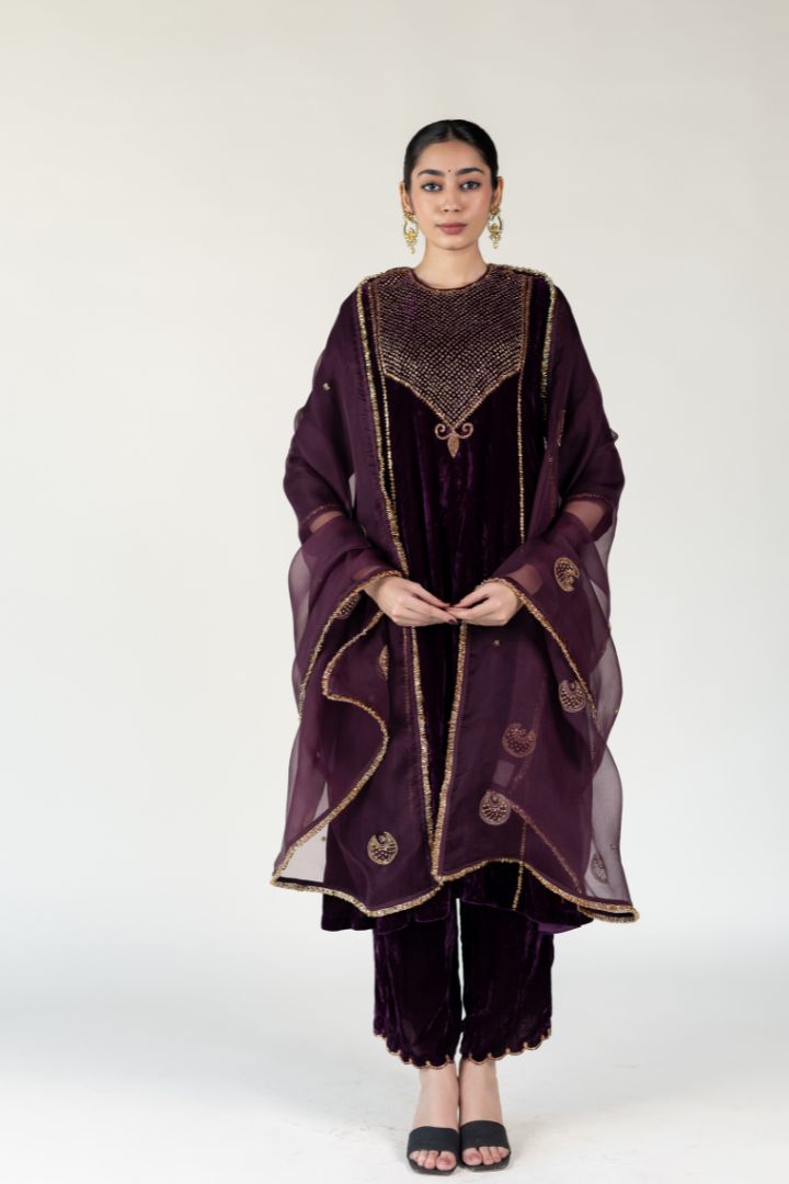 Aubergine Velvet Firdaus Abho Set With Chaand Odhani