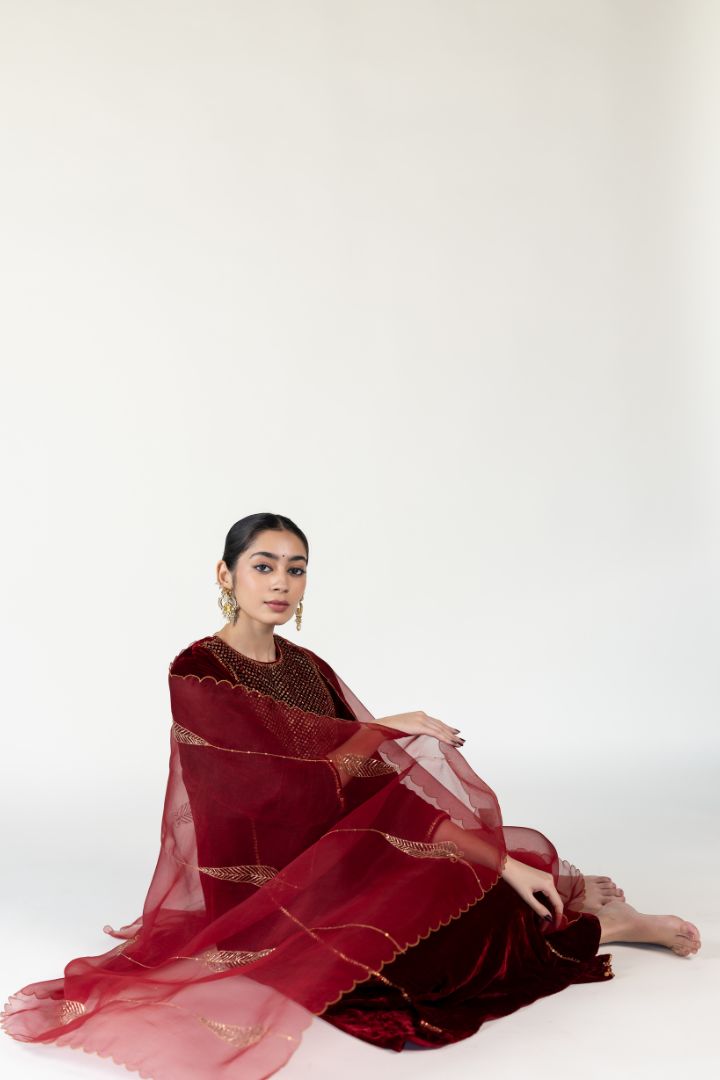 Maroon Velvet Firdaus Abho Set With Shama Odhani