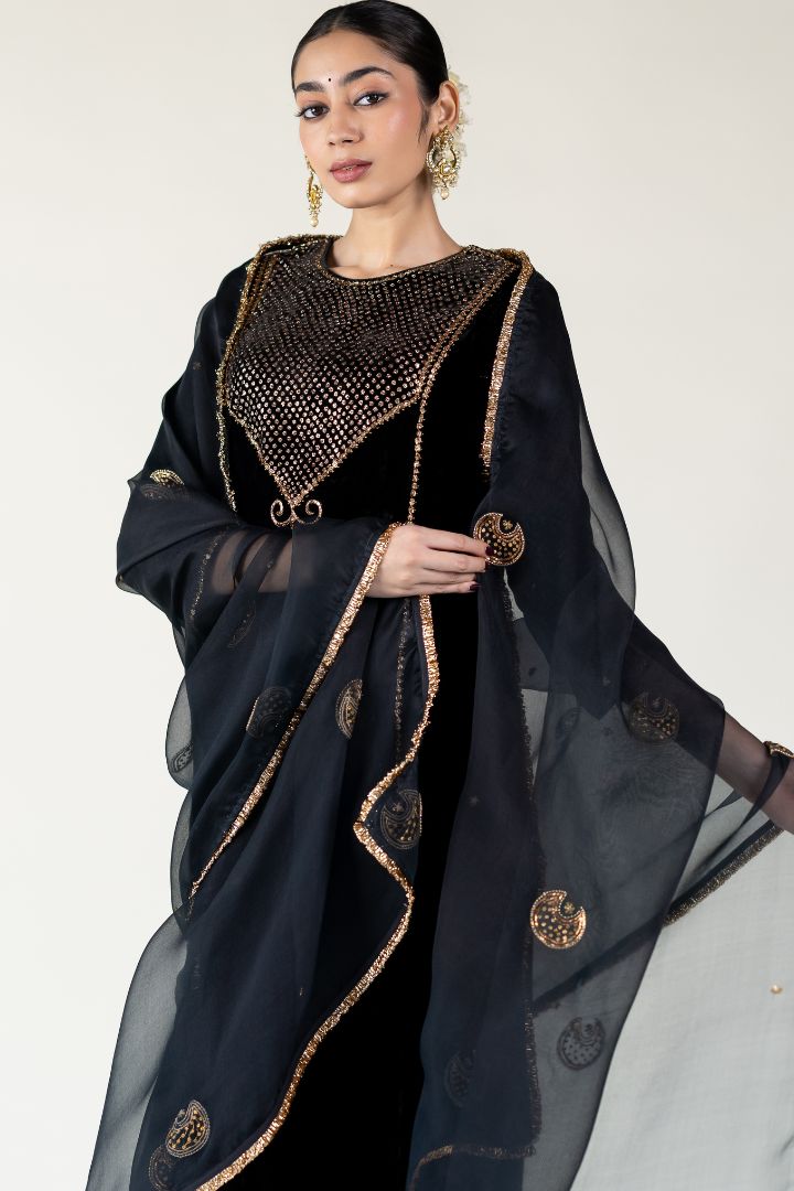 Black Velvet Firdaus Abho Set With Chaand Odhani