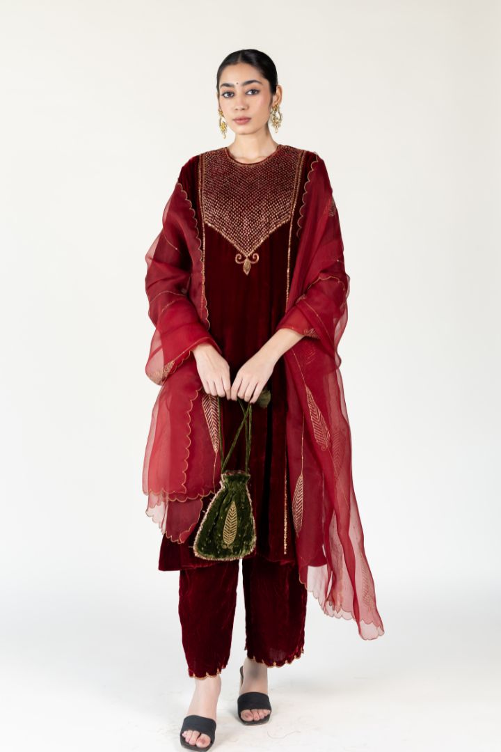 Maroon Velvet Firdaus Abho Set With Shama Odhani