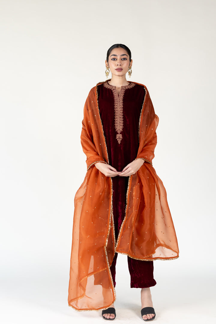 Maroon Ambar Kurta With Sitara Odhani