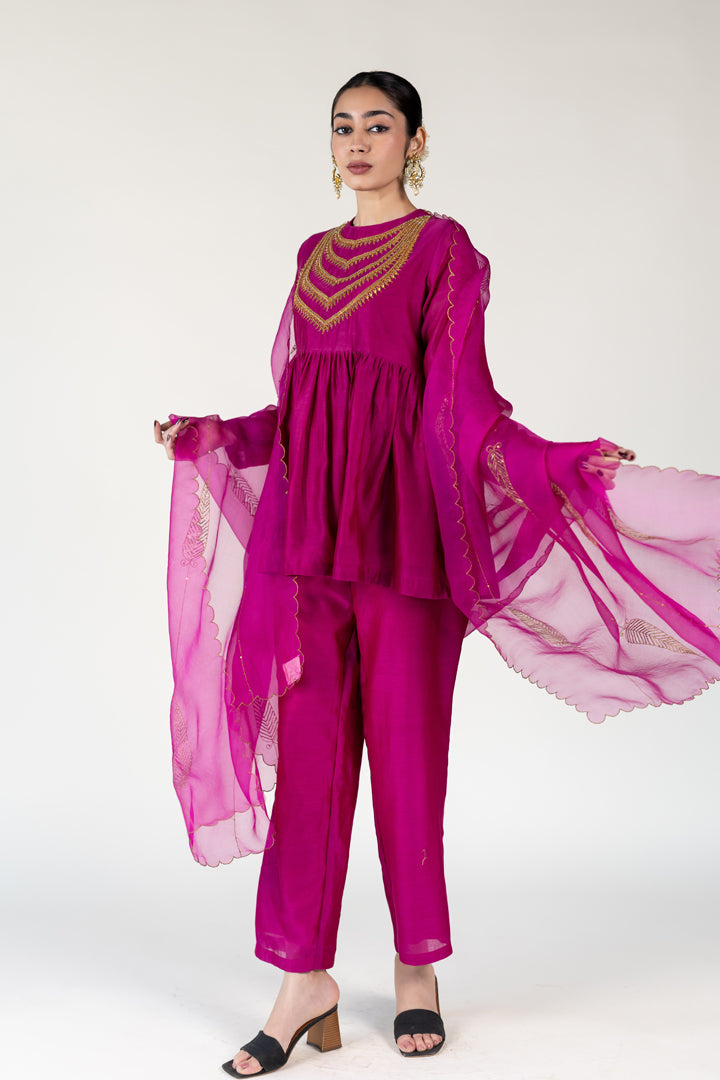 Magenta Pink Ranihaar Top With Shama Odhani