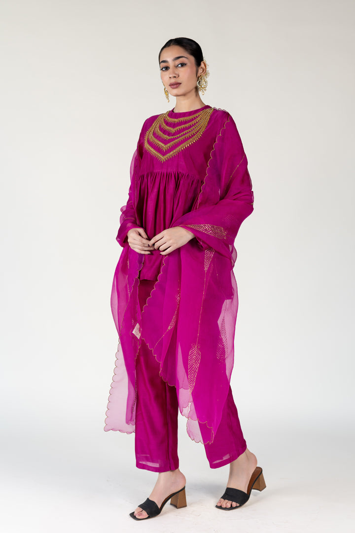 Magenta Pink Ranihaar Top With Shama Odhani