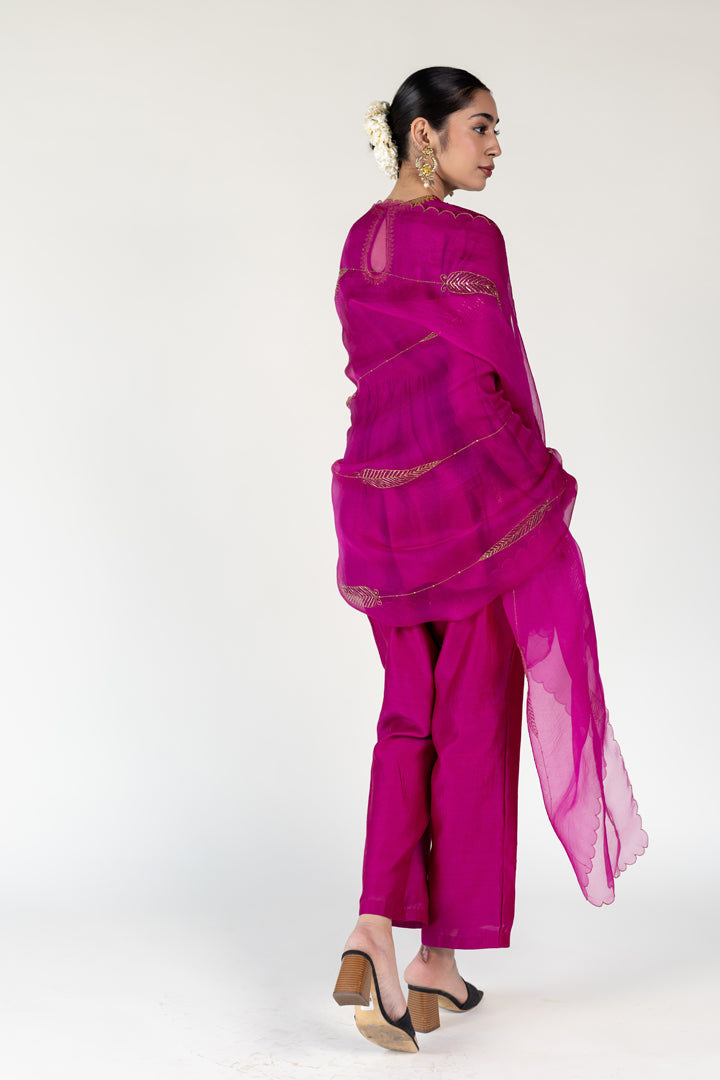 Magenta Pink Ranihaar Top With Shama Odhani