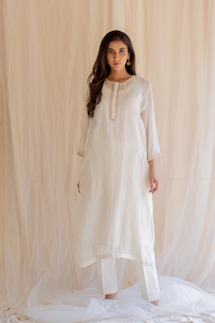 Ivory White Gul Seedh Kurta Set (Set of 2)