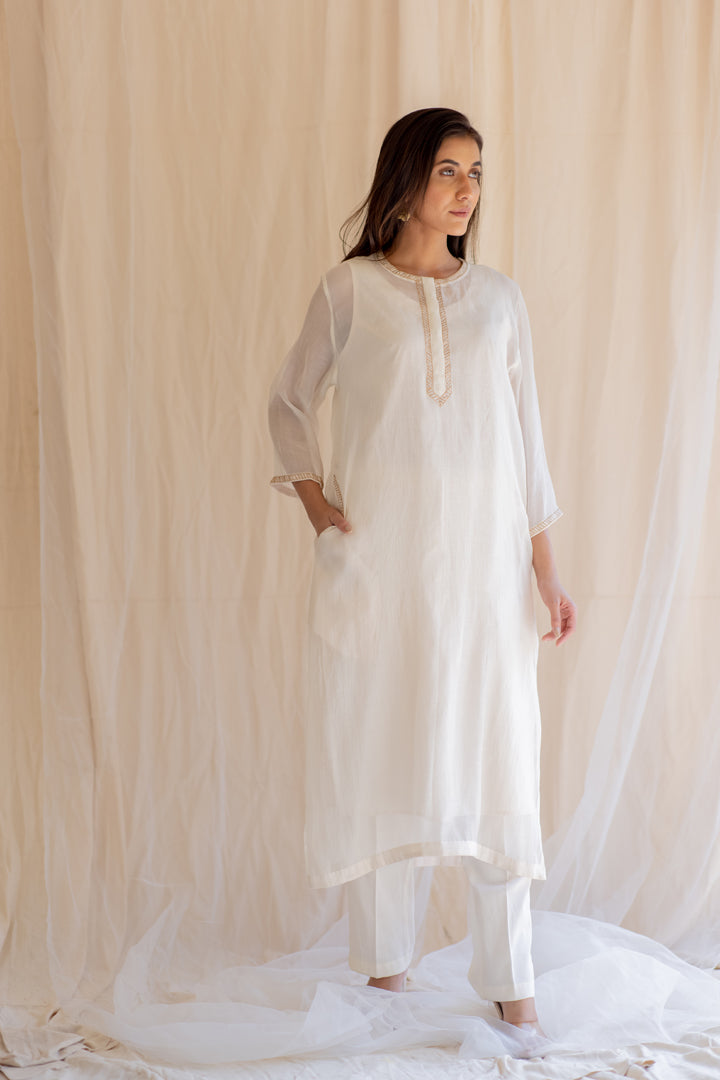 Ivory White Gul Seedh Kurta Set (Set of 2)