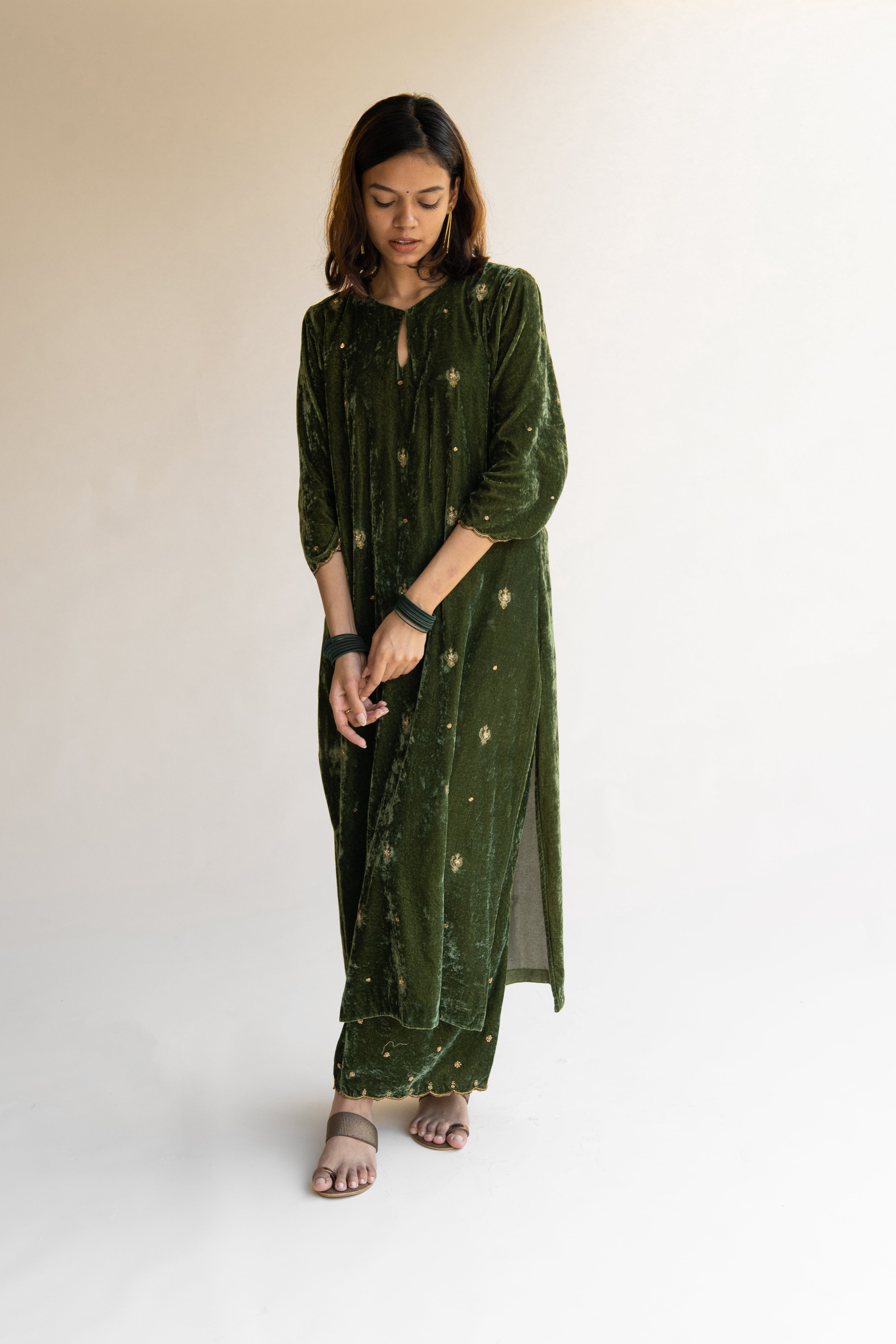 Olive Noorah Velvet Kurta (Set of 2)