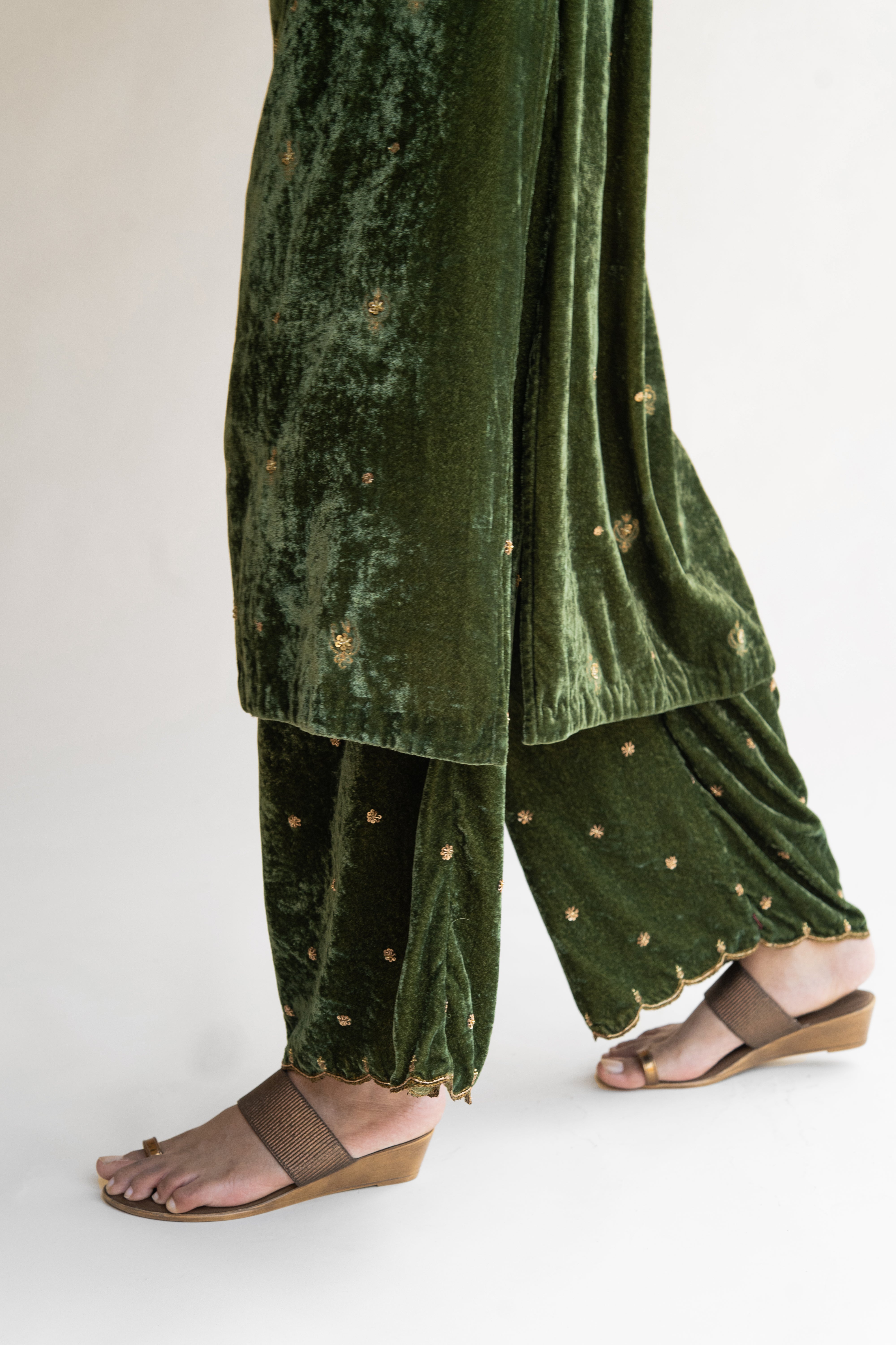 Olive Noorah Velvet Kurta (Set of 2)